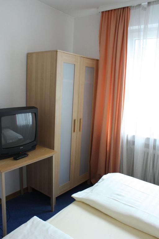 ホテル ディプロマット フランクフルト 部屋 写真