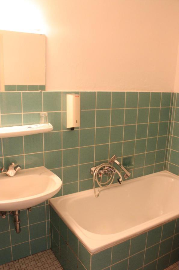 ホテル ディプロマット フランクフルト 部屋 写真